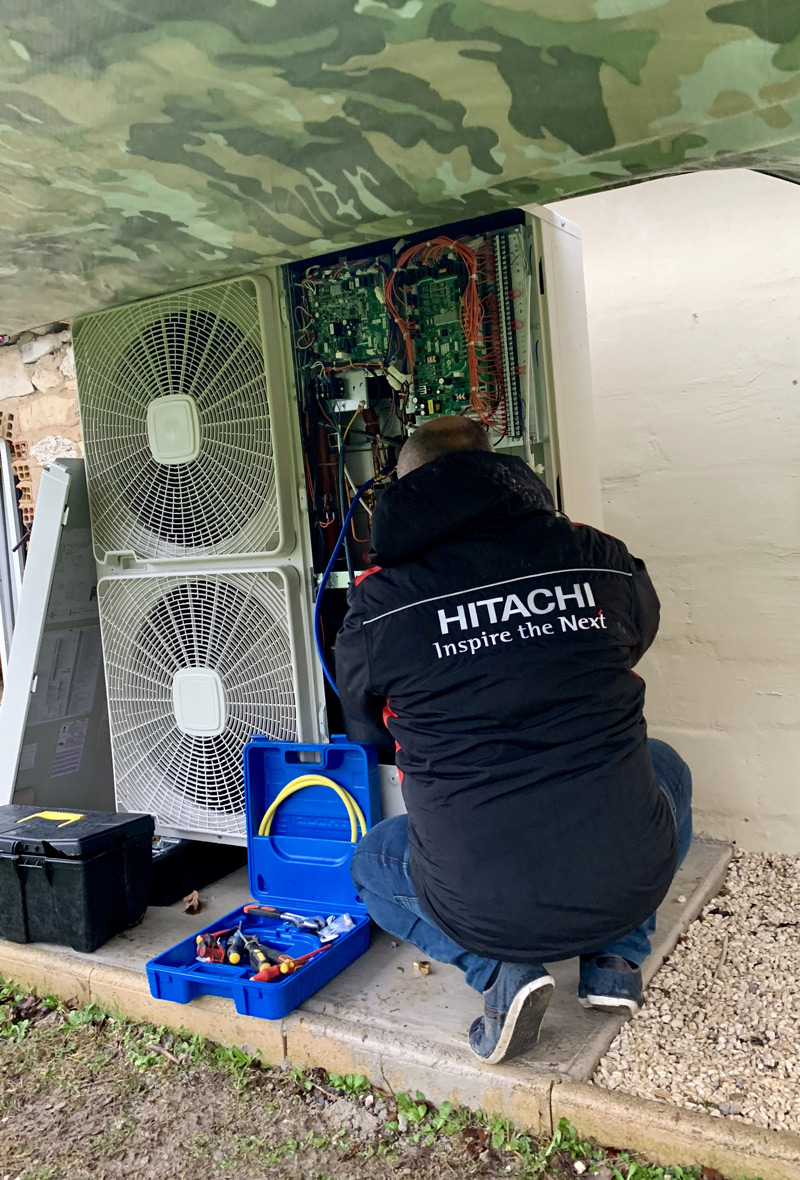 Mise en service, paramétrage personnalisé d'une pompe à chaleur air eau HITACHI à DONZERE